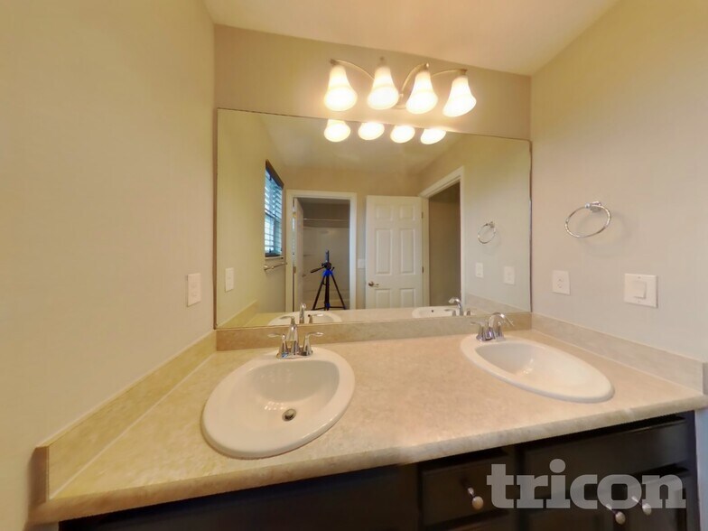 Building Photo - 5095 Brilliance Cir