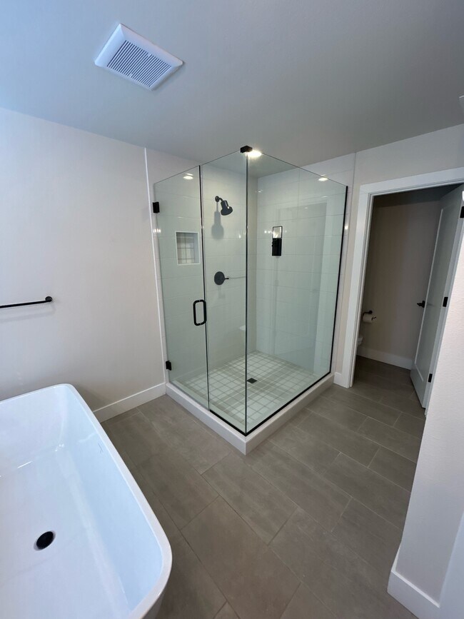 Building Photo - 20211 Glen Vista Rd