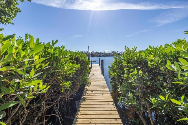 Building Photo - 838 Monterey Blvd NE