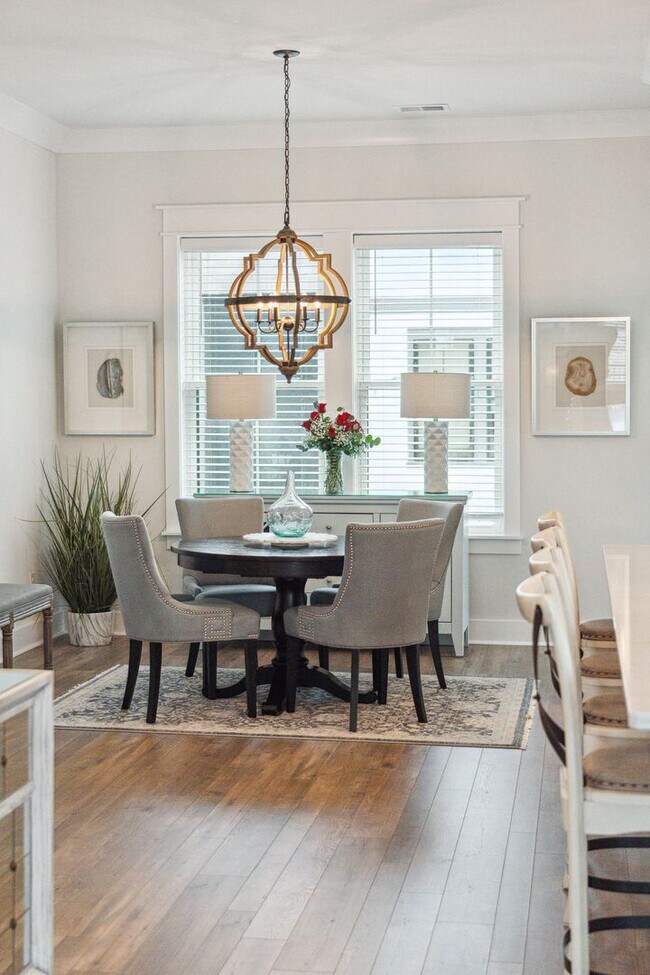 Building Photo - 2/4 Townhome in Midtown Located in Mt. Pleasant!