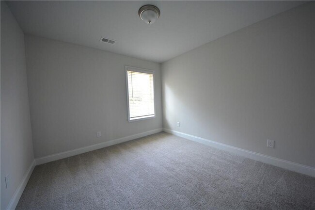 Building Photo - 547 Hellen Vly Dr