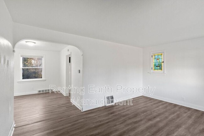 Building Photo - 588 Cosie Dr