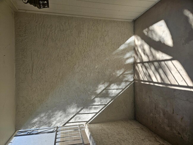 Building Photo - 1310 S Hardy Dr