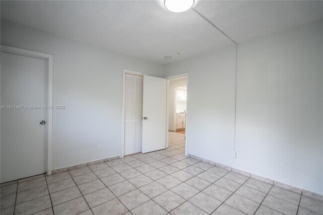 Building Photo - 6650 Miller Dr