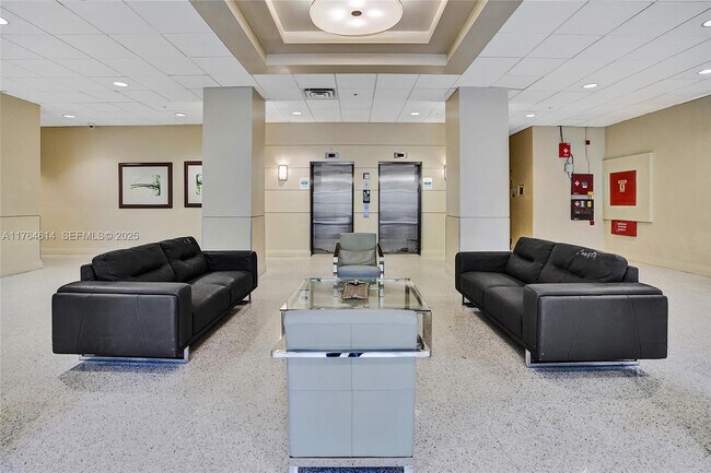 Building Photo - 4001 S Ocean Dr