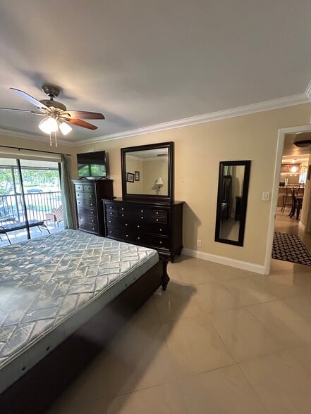 Master room - 225 Deer Creek Blvd