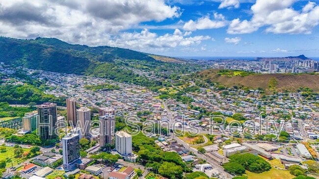 Building Photo - 2050 Nuuanu Ave