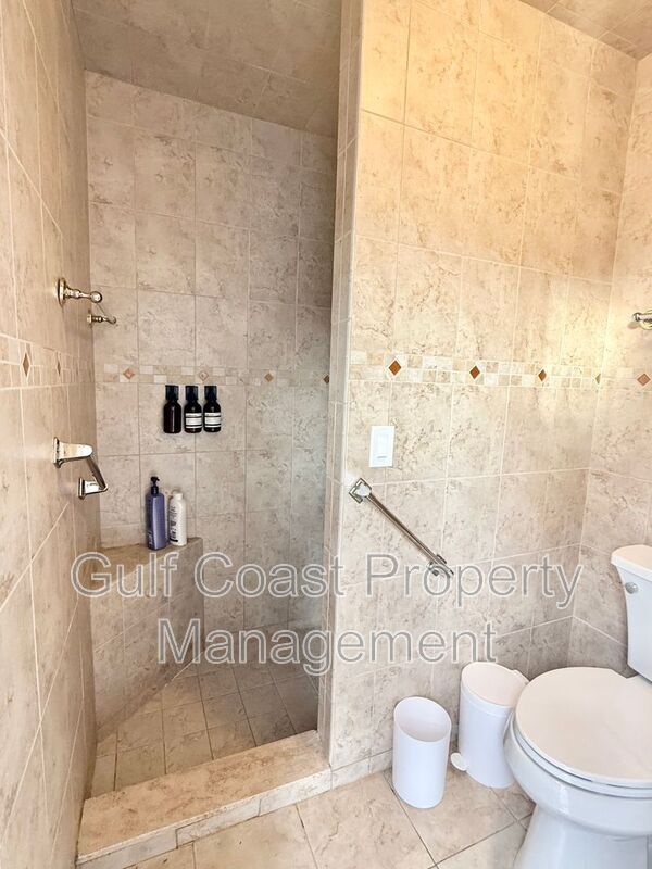 Building Photo - 2436 Abscott St