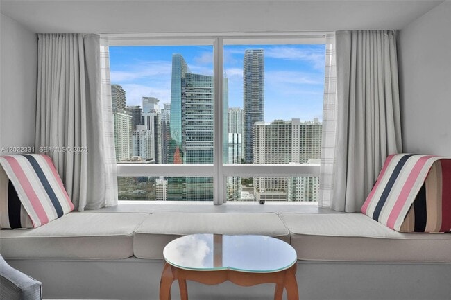 Building Photo - 1435 Brickell Ave