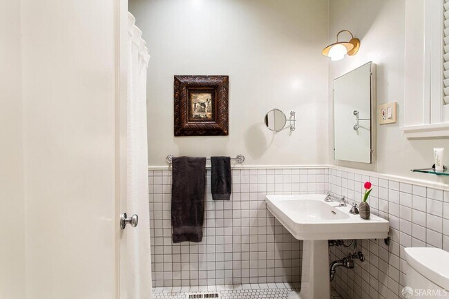 Building Photo - 67 Divisadero St