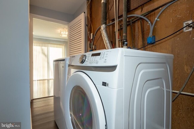 Building Photo - 1959 Lewis Ave