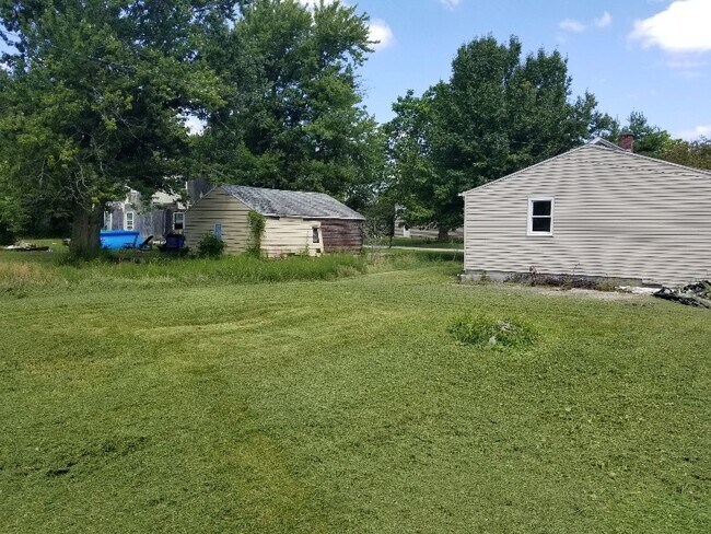 Building Photo - 728 Schirmeyer St