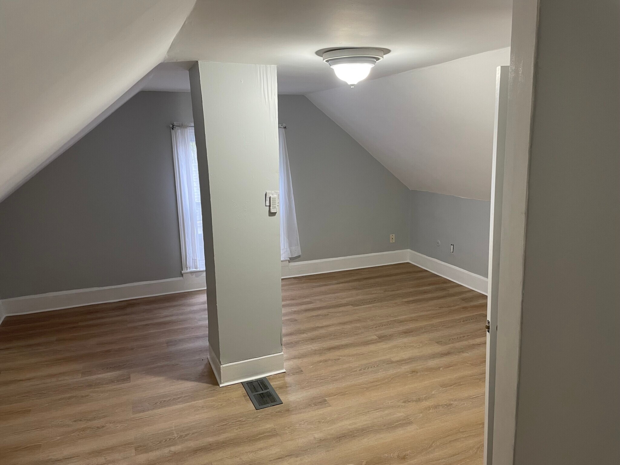 Building Photo - 7 Olive St