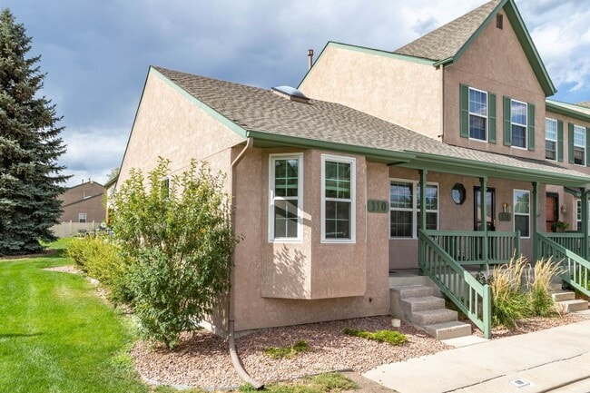 Primary Photo - Lovely District 20 Townhome!