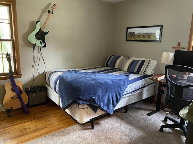 Building Photo - 1915 Mayfair St