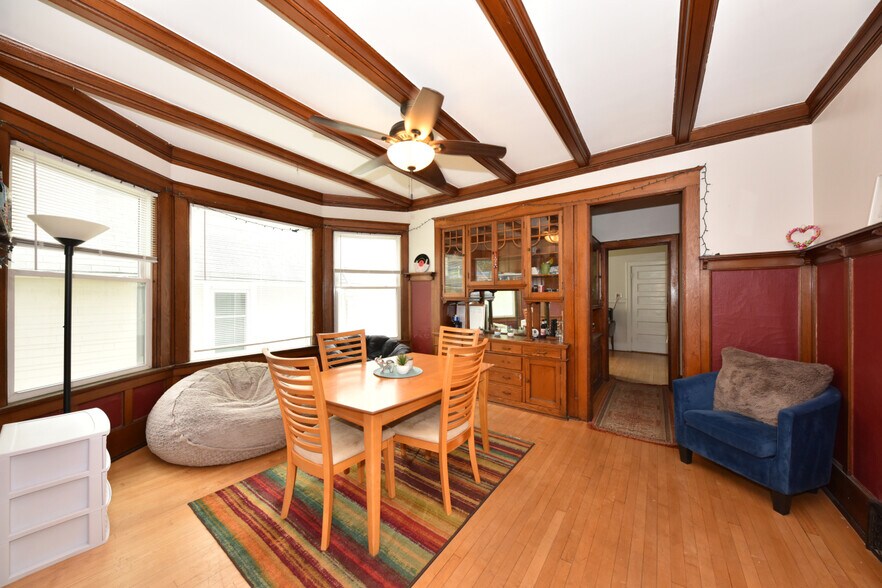 Dining View 1 - 2853 N Murray Ave