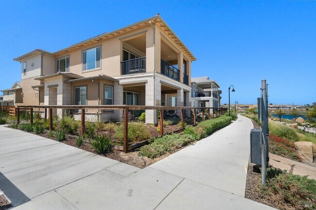 Building Photo - 2430 Shore Vis