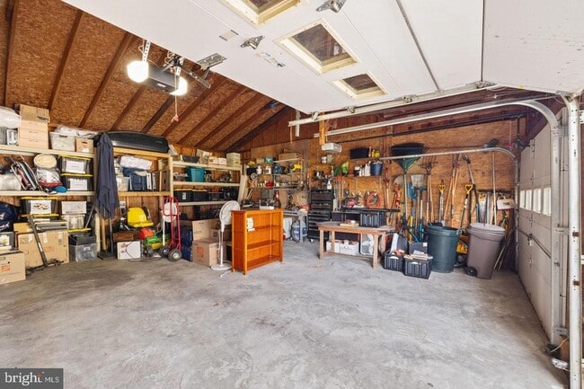 Building Photo - 6 Hounds Hollow Ct