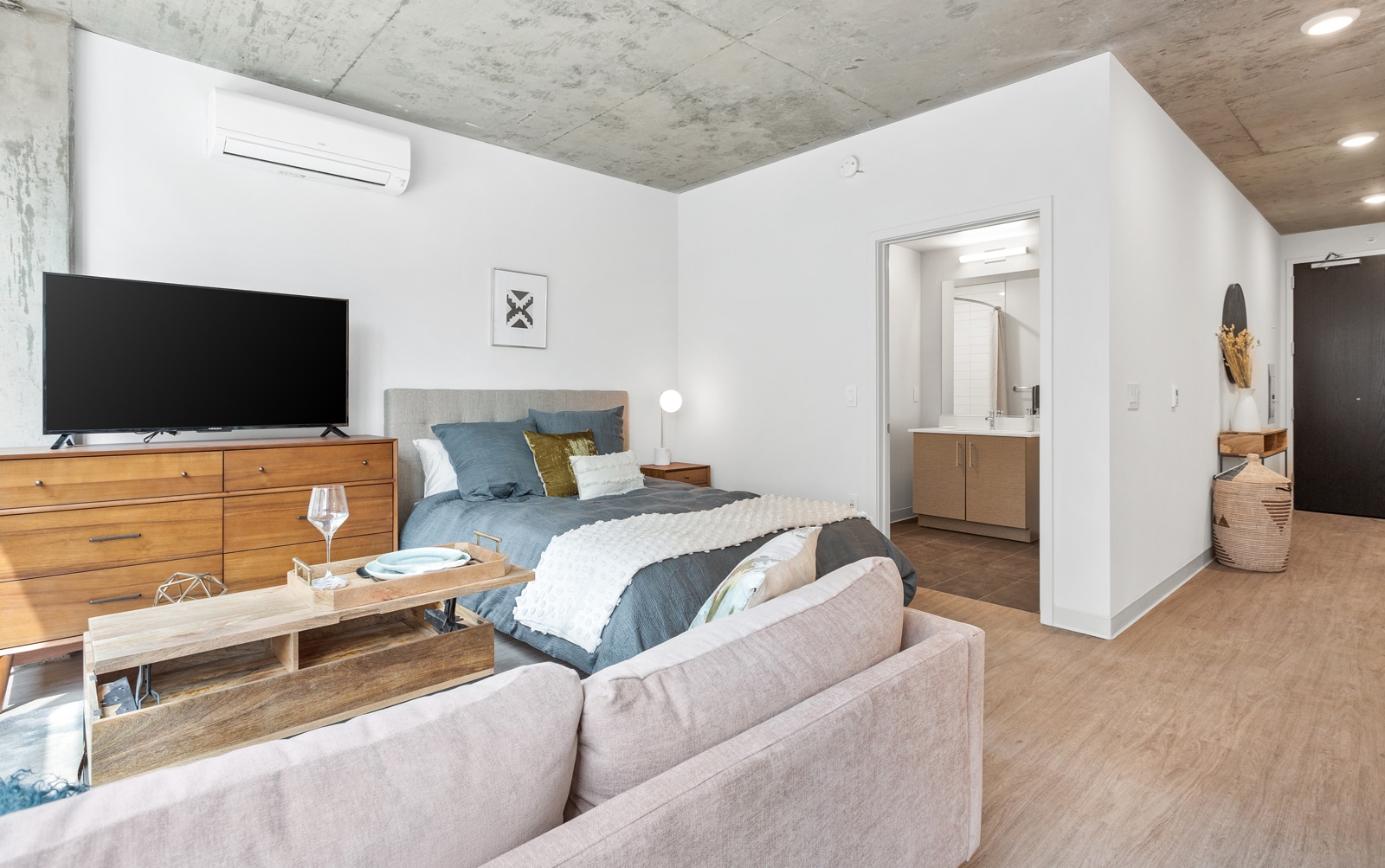 Building Photo - 4550 N Sheridan Rd