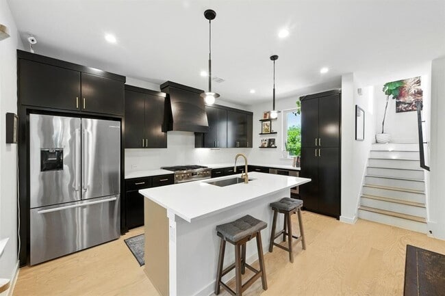 Building Photo - 4614 Englewood Dr