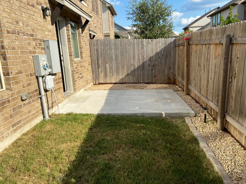 Patio - 2304 S Lakeline Blvd