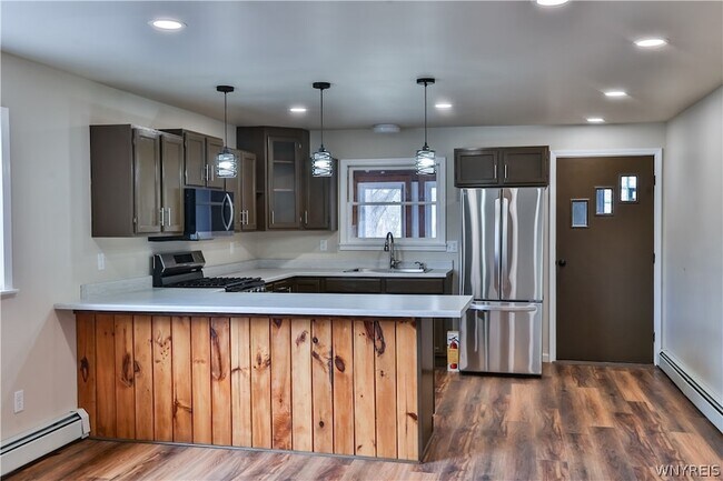 Building Photo - 21 Center St