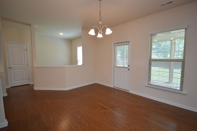 Building Photo - 904 Cozy Oak Ave