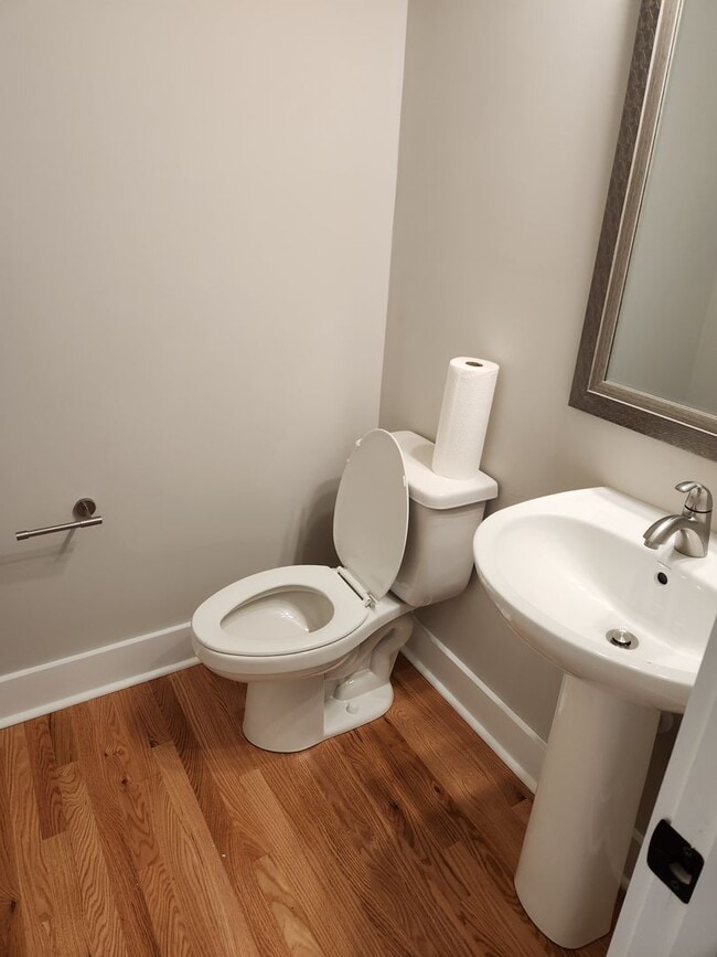 Building Photo - Chesterfield - 5 Bed 3.5 Bath Newer Modern...