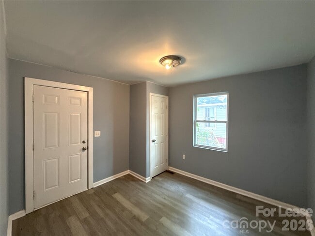 Building Photo - 207 Bradford Dr