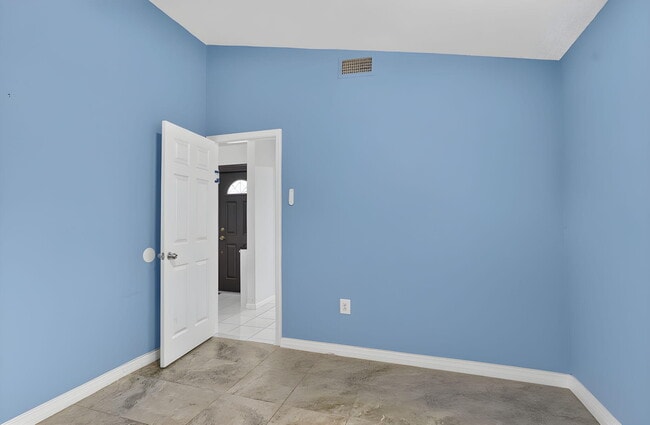 Building Photo - 7690 Solimar Cir