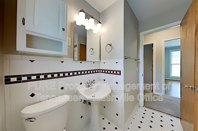 Building Photo - 573 Whispering Hills Dr