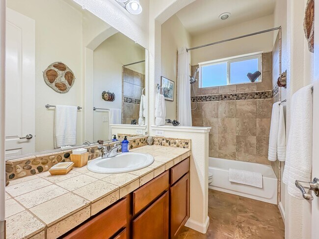 Building Photo - Executive Home in Hidden Valley