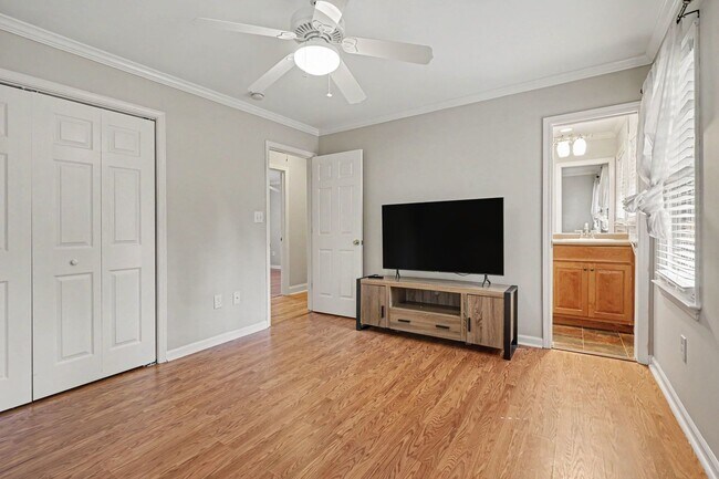 Building Photo - 290 University Cir