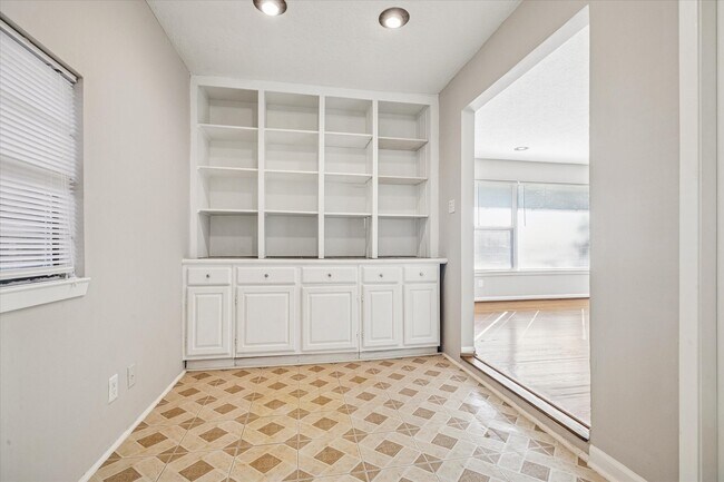 Building Photo - 2712 W Holcombe Blvd