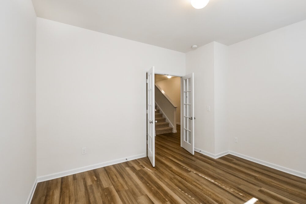 Building Photo - 637 Moorings Ave