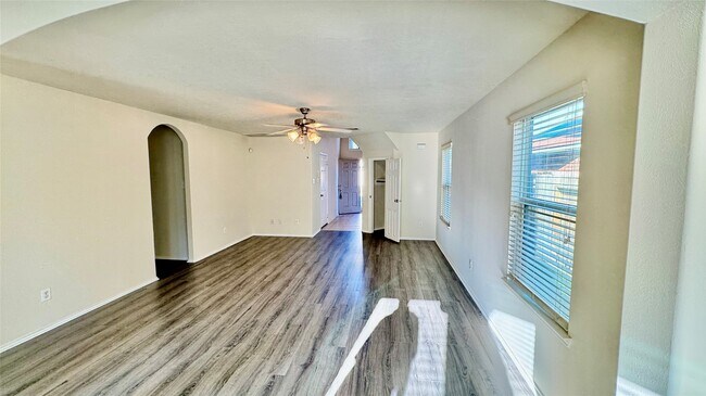 Building Photo - 914 Crestmont Trail Dr