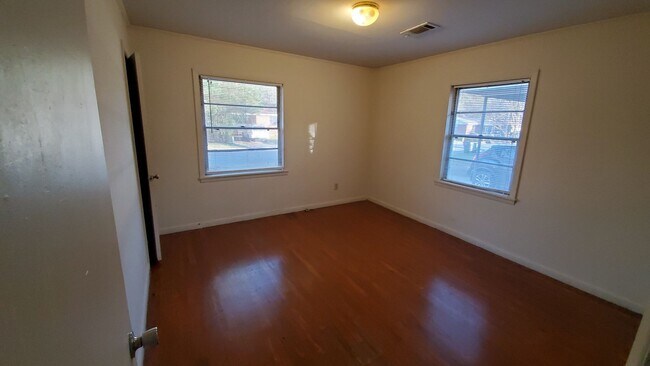 Building Photo - 3208 Whitfield St