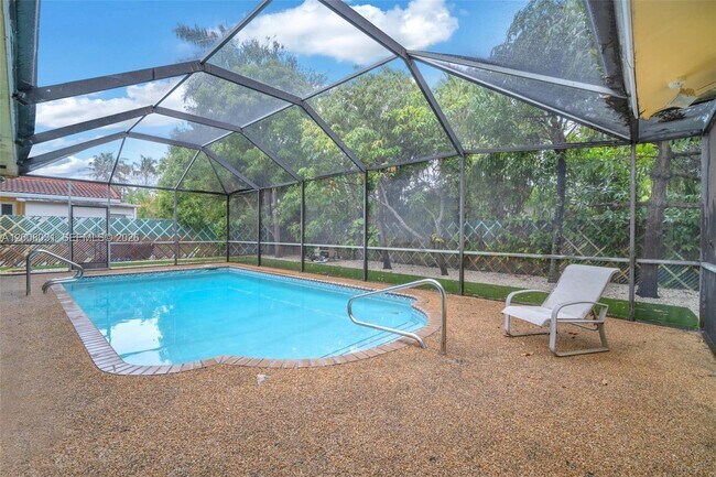 Building Photo - 3441 N Hills Dr