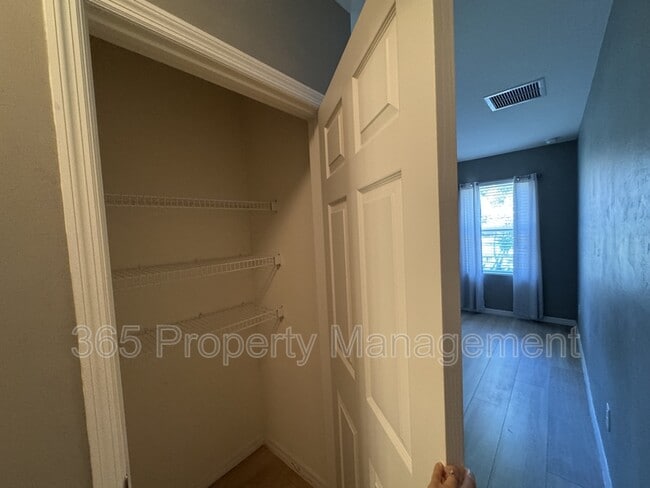 Building Photo - 471 Seasons Dr