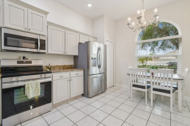 Building Photo - Tuscanny Street