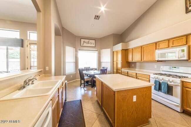 Building Photo - 13352 W Alvarado Dr