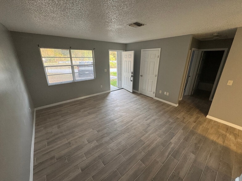 Building Photo - 21514 Campbell Dr