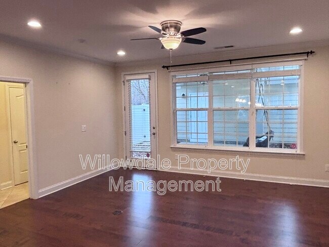 Building Photo - 136 Spring Pine Ln