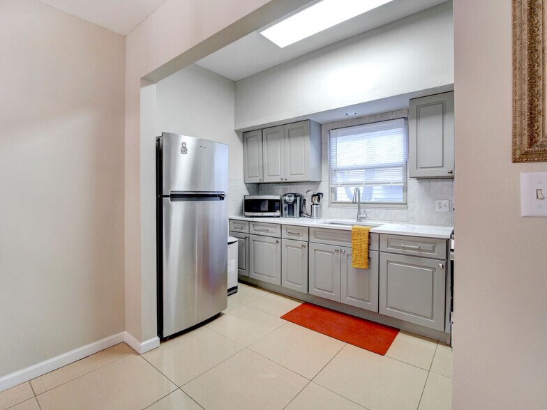 Building Photo - 24 Britton St