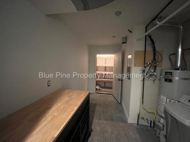 Building Photo - 2717 Mary Dr