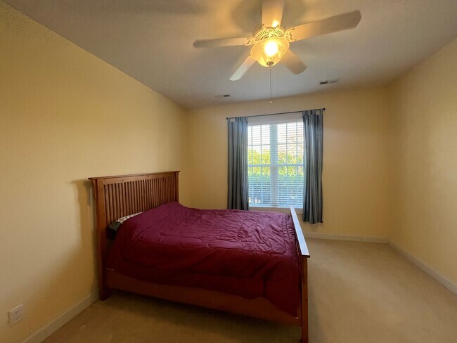 Building Photo - 1005 E Shearwater Ln