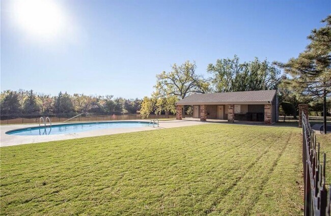 Building Photo - 4707 Hemlock Ln