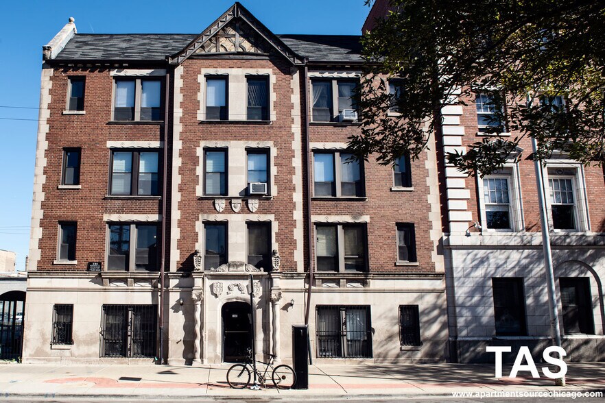 Building Photo - 3345 N Marshfield Ave