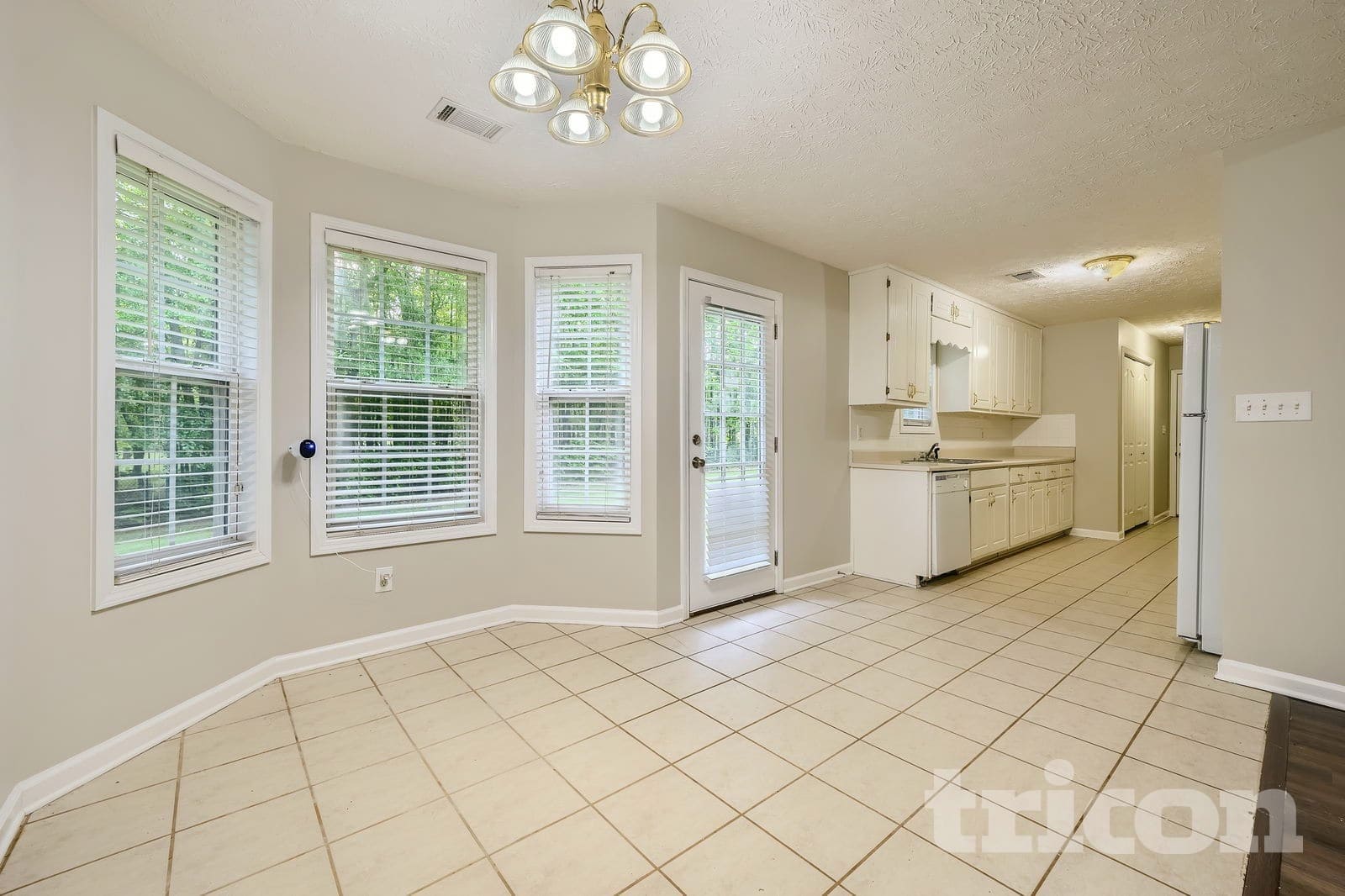 Building Photo - 1374 Lake Dow Rd