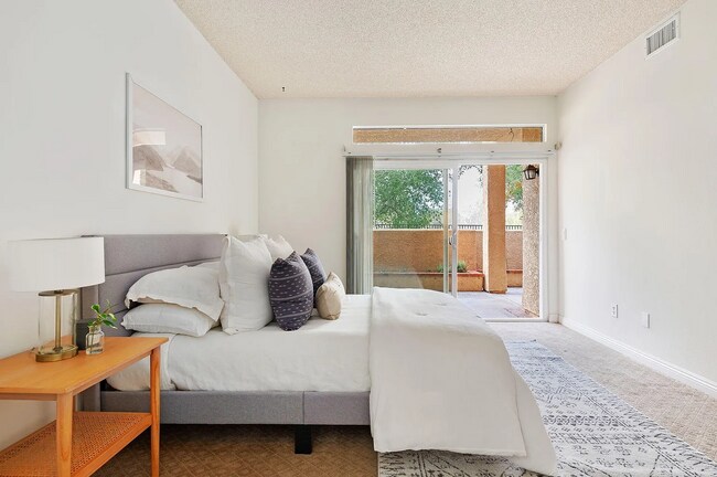 Building Photo - Unit 44